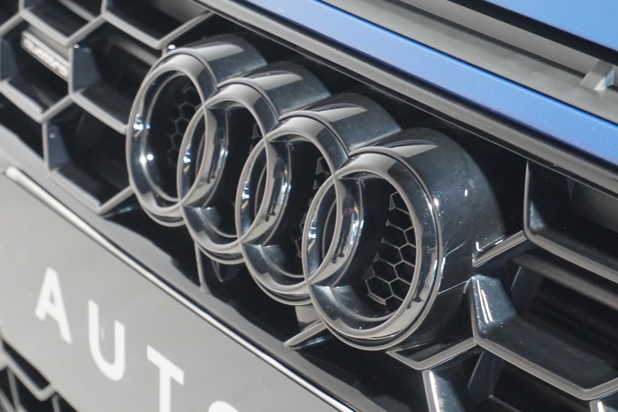 Audi A4 2.0 TDI 40 Black Edition Saloon 4dr Diesel S Tronic quattro Euro 6 (s/s) (204 ps)